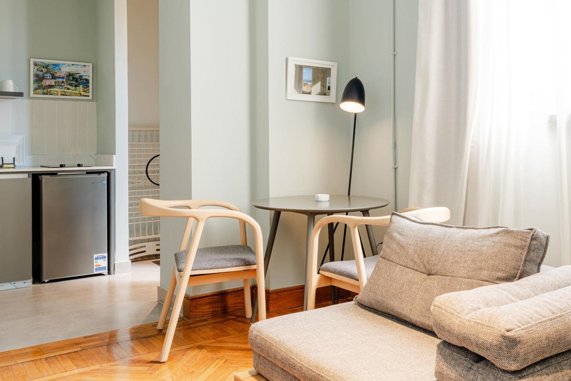 Grey L Studio Apartments Downtown Alexandria Menasce House Buitenkant foto