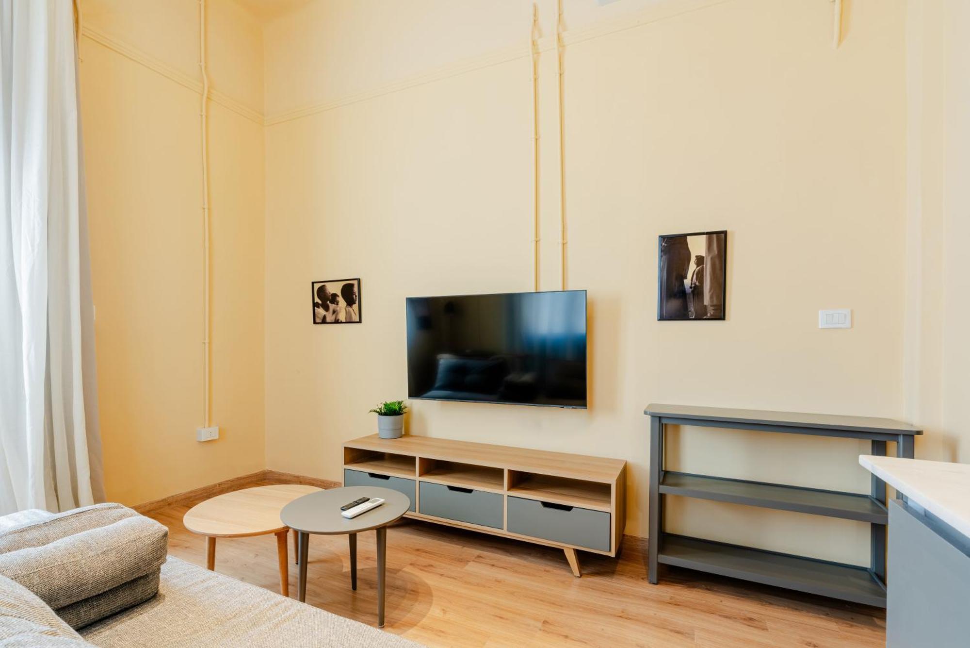 Grey L Studio Apartments Downtown Alexandria Menasce House Buitenkant foto